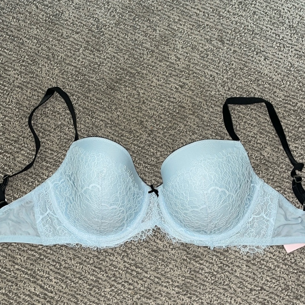 Victorias Secret baby blue lace bra hardly worn 32DDD